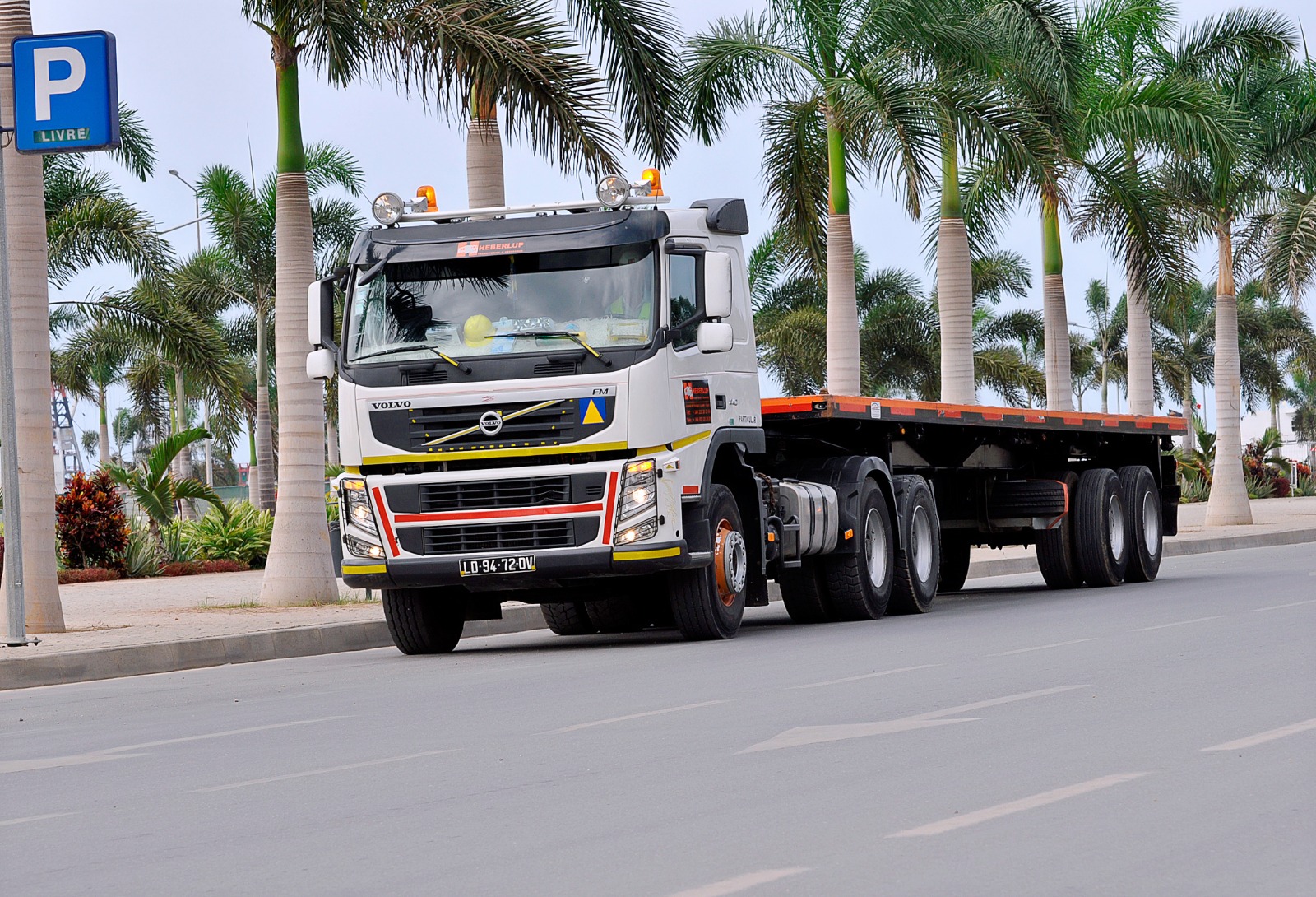 Camião Volvo FM + Hamarlift Valart